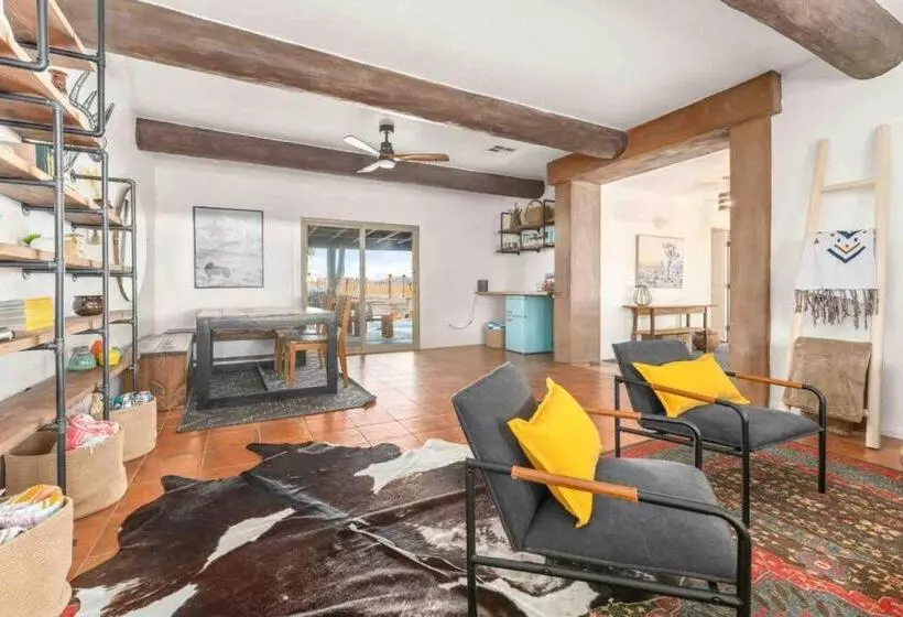 ホテル Your Own Private Ranch In The Desert With Horses And Acres Of Property