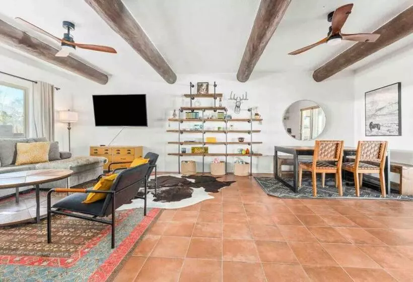 ホテル Your Own Private Ranch In The Desert With Horses And Acres Of Property