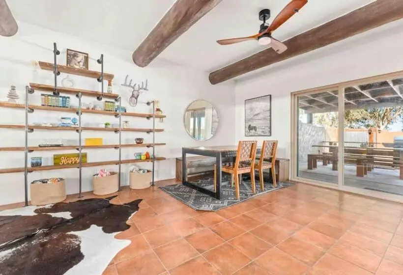 ホテル Your Own Private Ranch In The Desert With Horses And Acres Of Property