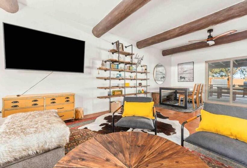 فندق Your Own Private Ranch In The Desert With Horses And Acres Of Property