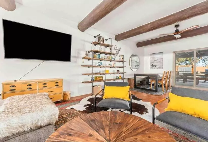 ホテル Your Own Private Ranch In The Desert With Horses And Acres Of Property