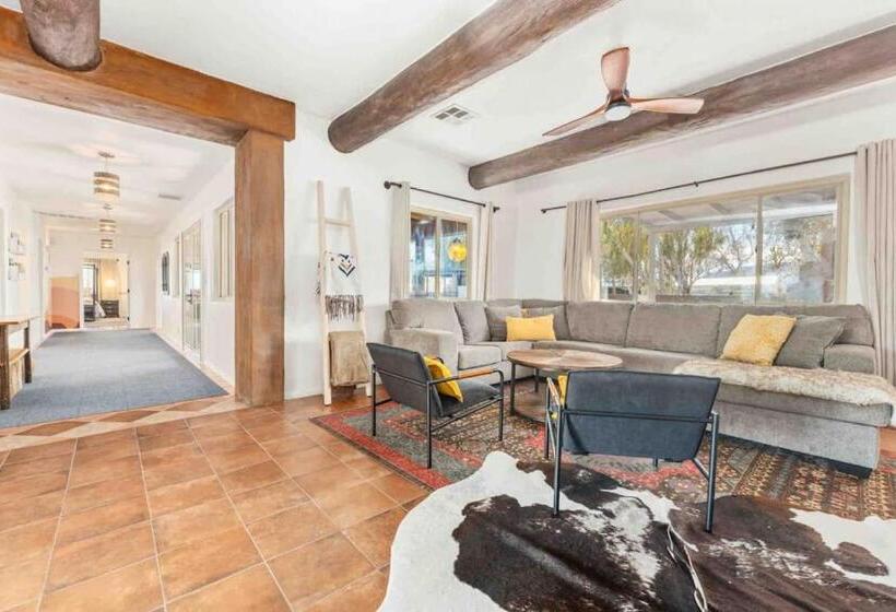 فندق Your Own Private Ranch In The Desert With Horses And Acres Of Property