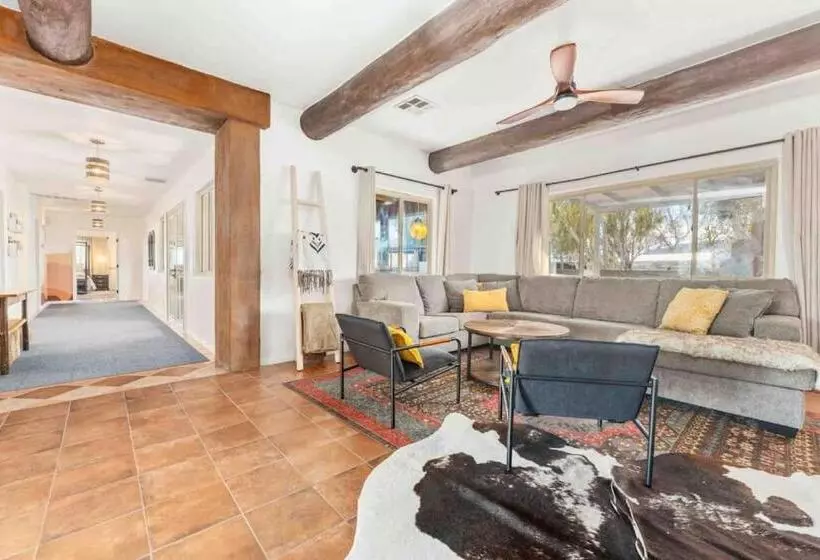 ホテル Your Own Private Ranch In The Desert With Horses And Acres Of Property