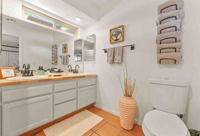 فندق Your Own Private Ranch In The Desert With Horses And Acres Of Property