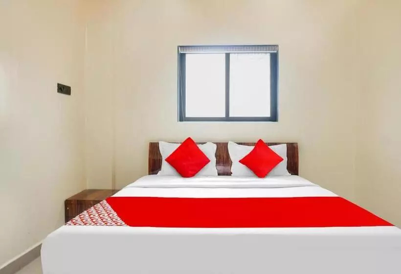 Oyo Flagship Hotel Crown & Lodge