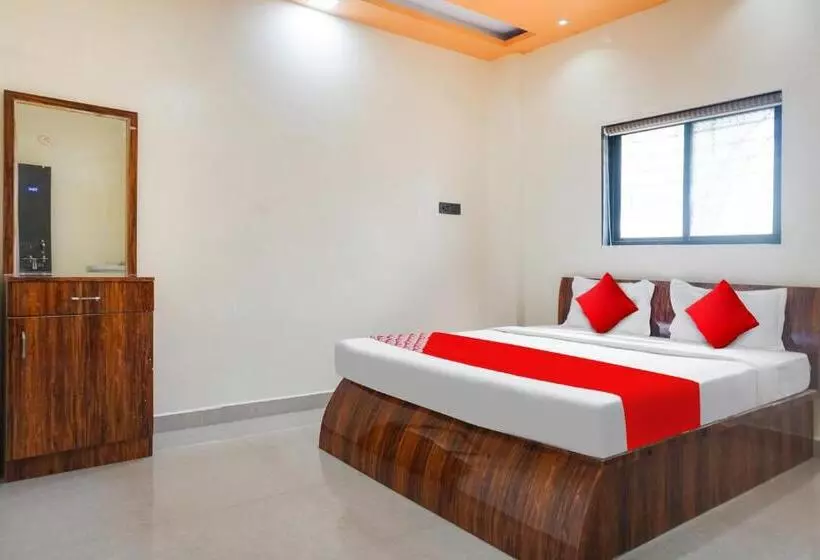 Oyo Flagship Hotel Crown & Lodge