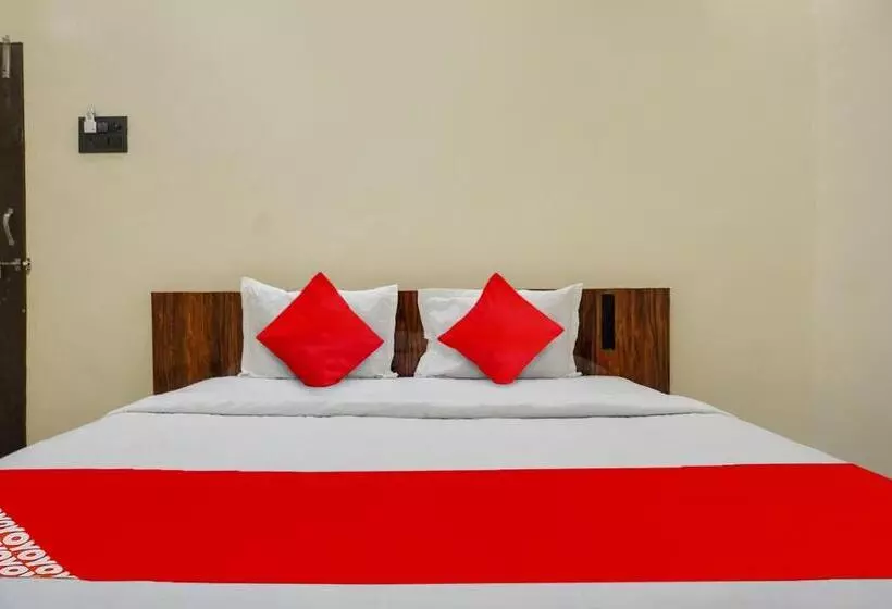 Oyo Flagship Hotel Crown & Lodge