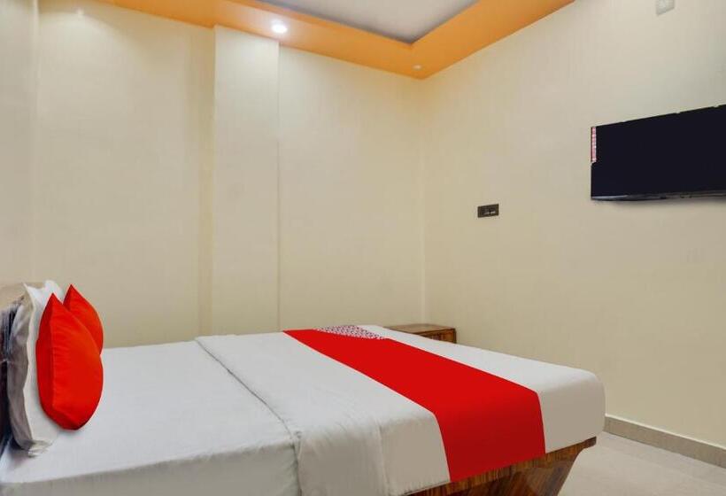 Oyo Flagship Hotel Crown & Lodge