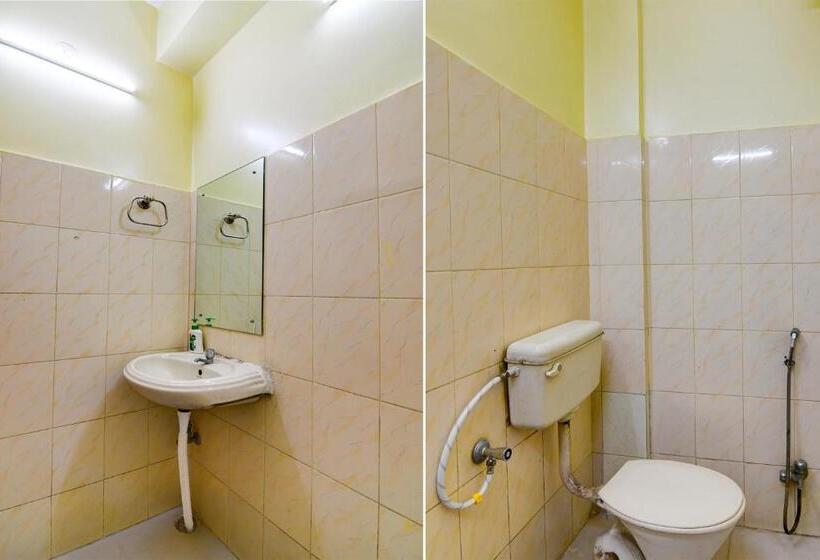 Oyo Hotel Prabhat Inn