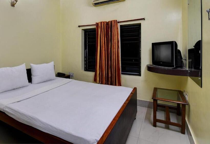 Oyo Hotel Prabhat Inn