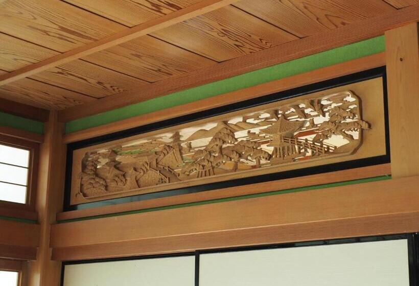 بنسيون 余呉の里山 ランプの宿 さくら