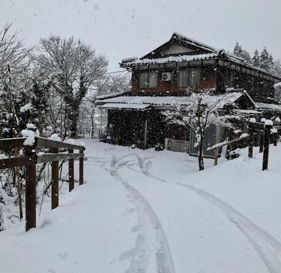 Pensionat 余呉の里山 ランプの宿 さくら