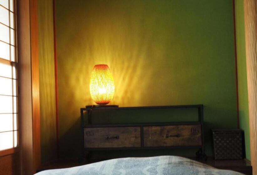 بنسيون 余呉の里山 ランプの宿 さくら