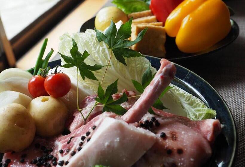 بنسيون 余呉の里山 ランプの宿 さくら