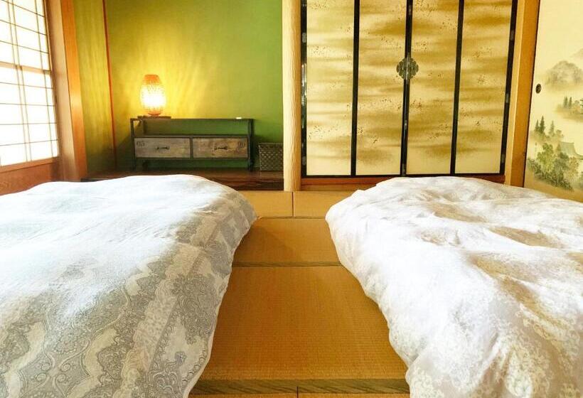 بنسيون 余呉の里山 ランプの宿 さくら