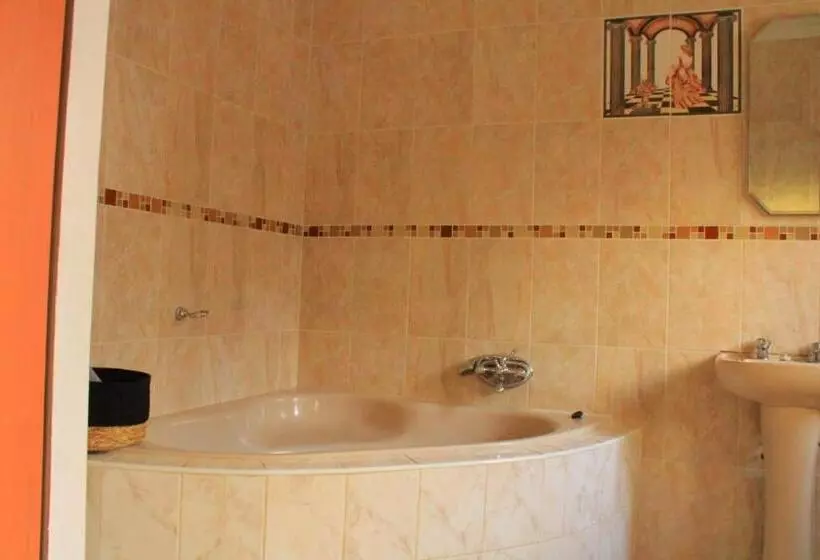 Majatalo 7th Dimension Guesthouse