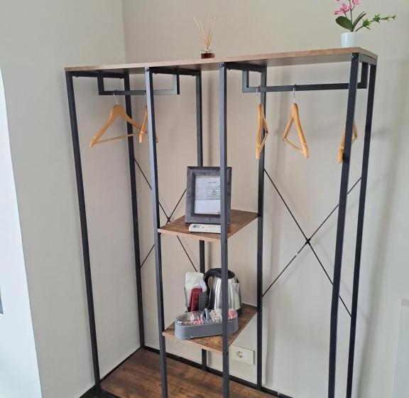 پانسیون Aircraft Services Rooms