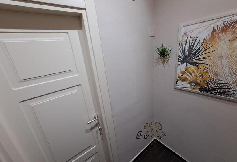 پانسیون Aircraft Services Rooms