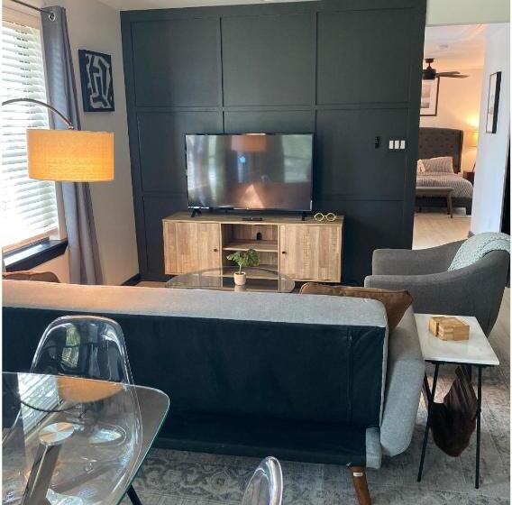 膳宿费 Champion Suite; Modern Guesthouse