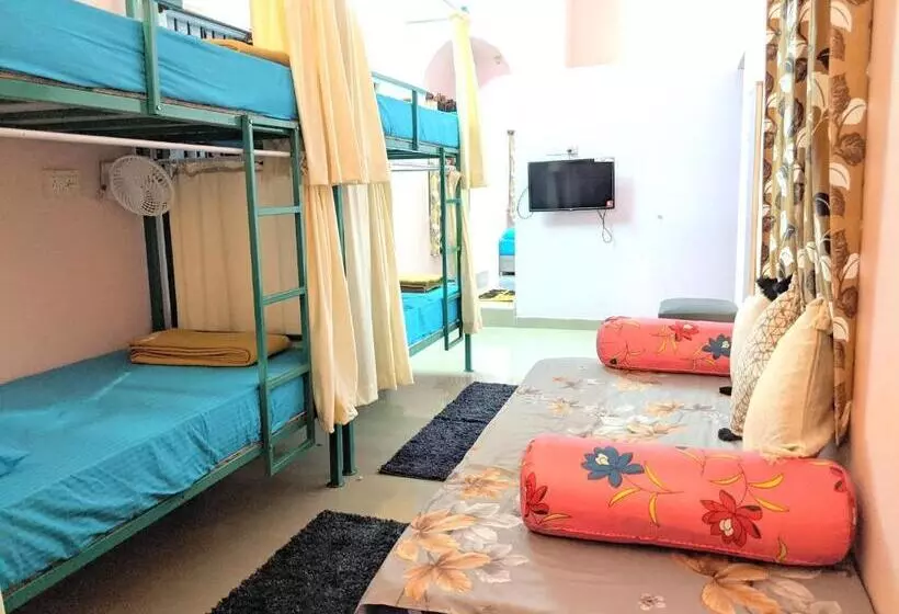 Aura Hostel
