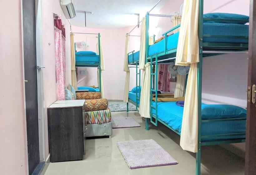 Aura Hostel