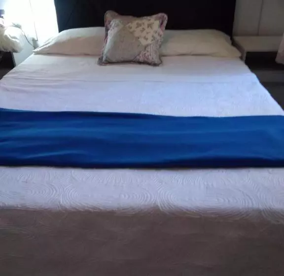 تختخواب و صبحانه Bed And Breaksfast