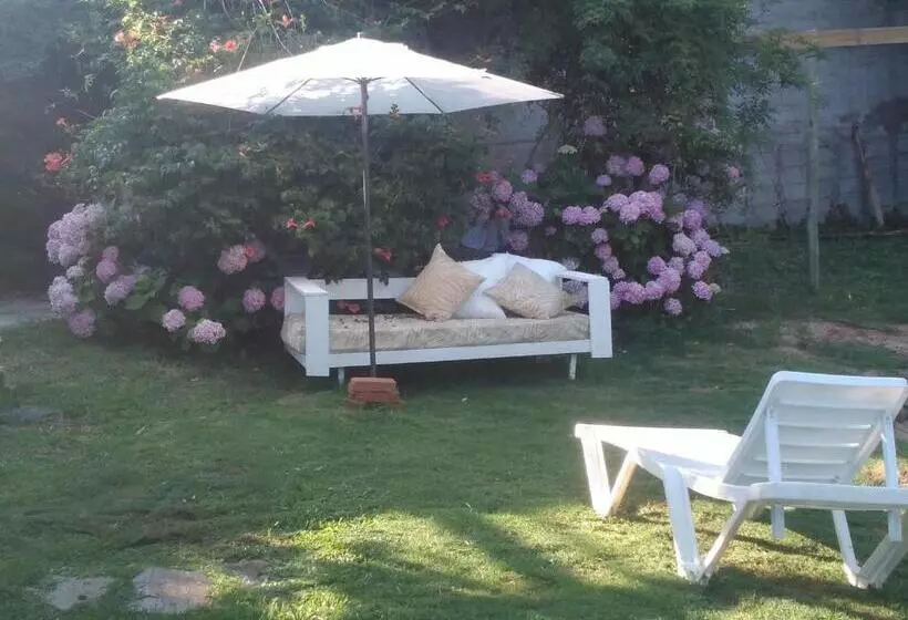 تختخواب و صبحانه Bed And Breaksfast