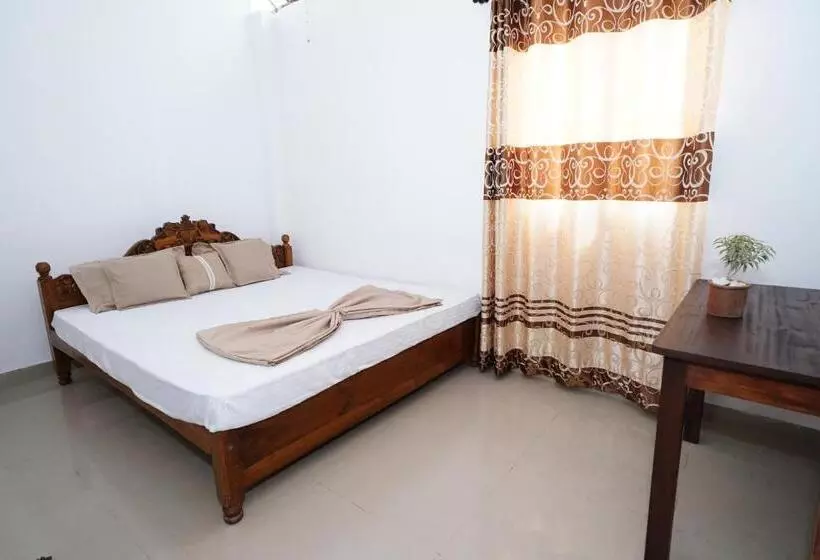 Aamiaismajoitus (B&B) Moody Moon Weligama