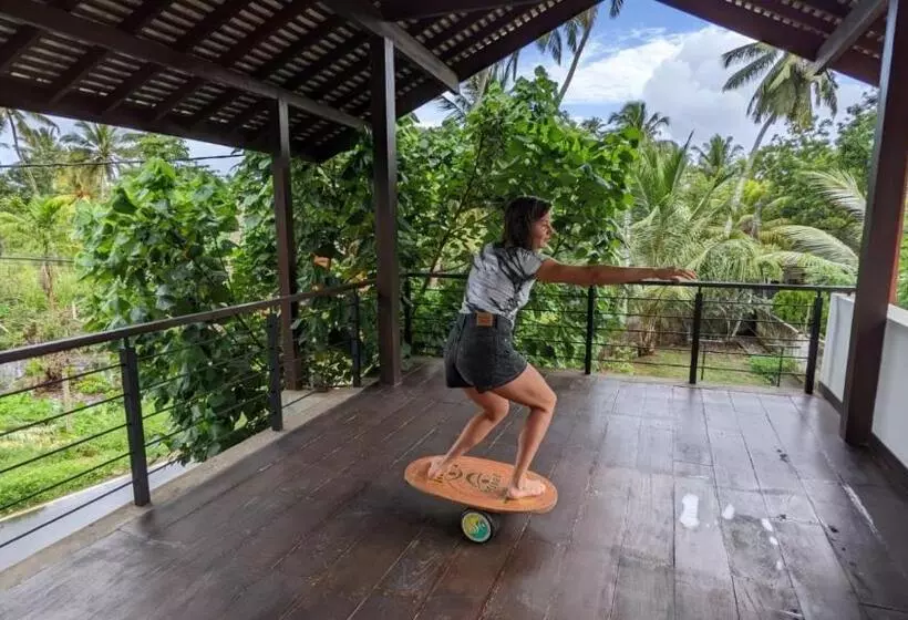 Drivethru Hostel Polhena