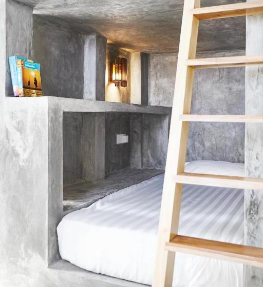 Drivethru Hostel Polhena