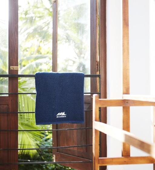 Drivethru Hostel Polhena