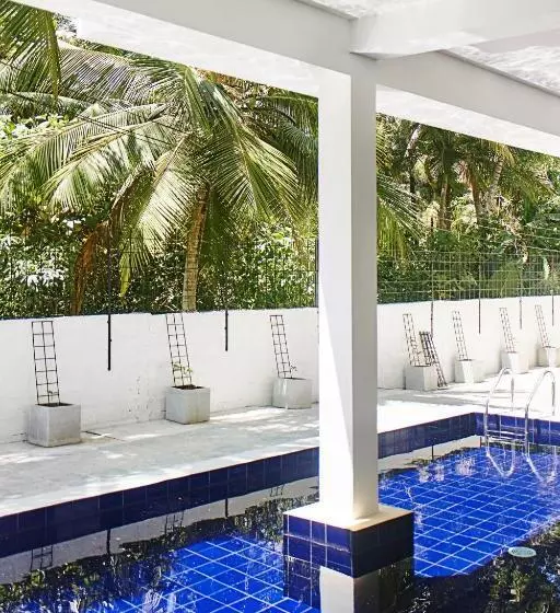 Drivethru Hostel Polhena