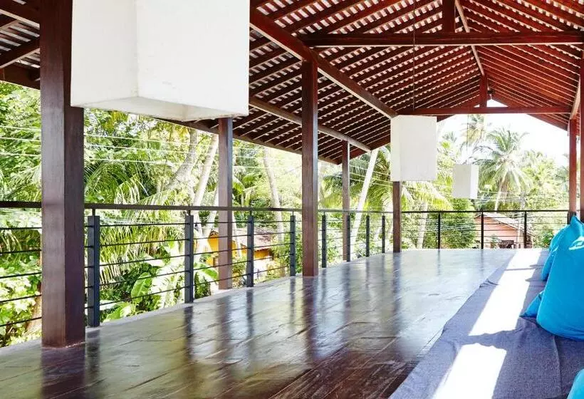 Drivethru Hostel Polhena