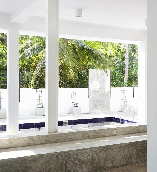 Drivethru Hostel Polhena