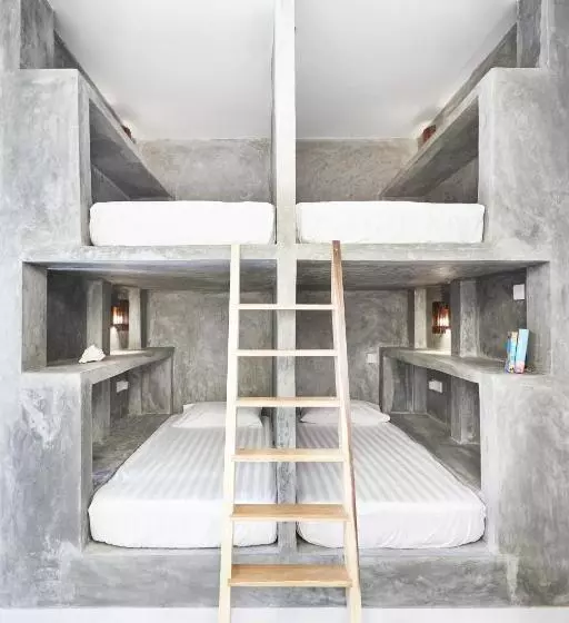 Drivethru Hostel Polhena