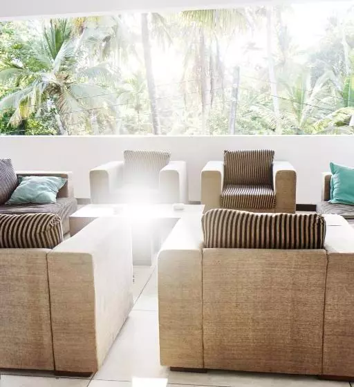 Drivethru Hostel Polhena