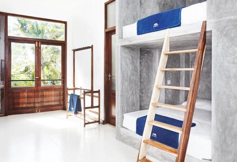 Drivethru Hostel Polhena