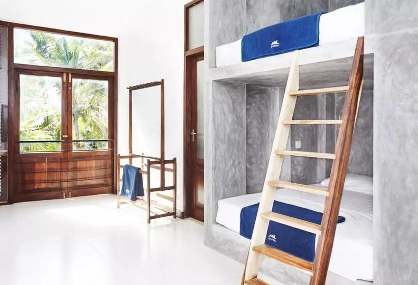 Drivethru Hostel Polhena