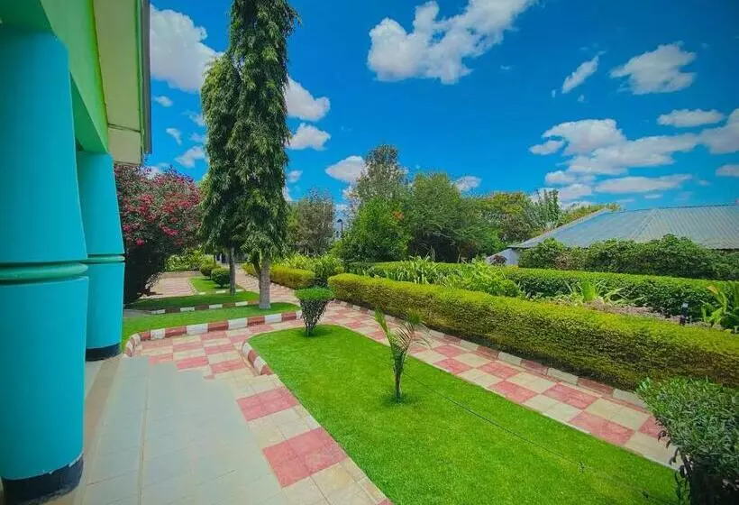 هتل New Royal Village