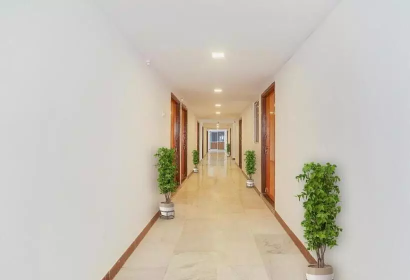 Hotelli Oyo Flagship 70332 Lahari Luxorious Rooms