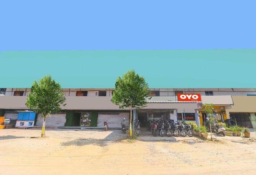 فندق Oyo Flagship 70332 Lahari Luxorious Rooms