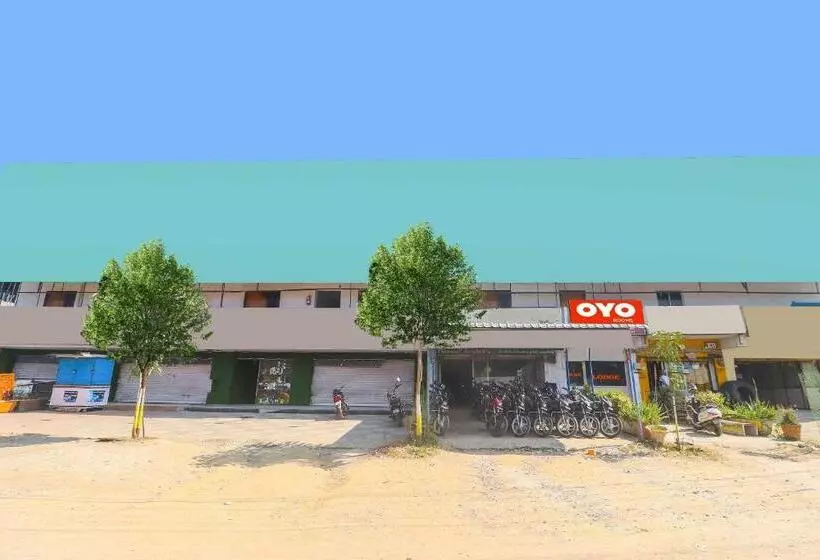 Hotelli Oyo Flagship 70332 Lahari Luxorious Rooms