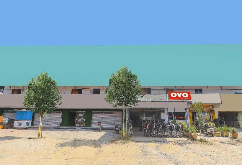 فندق Oyo Flagship 70332 Lahari Luxorious Rooms