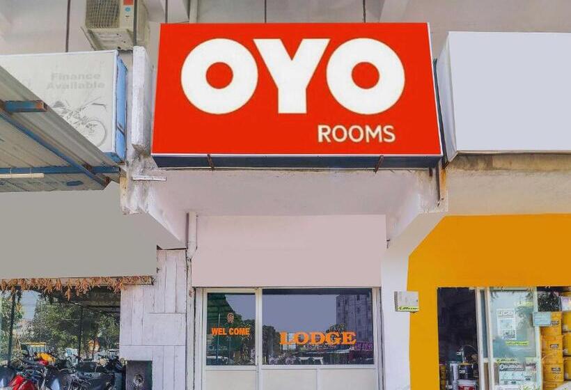 فندق Oyo Flagship 70332 Lahari Luxorious Rooms