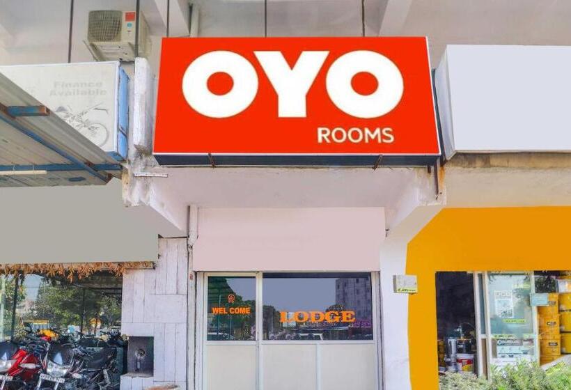 فندق Oyo Flagship 70332 Lahari Luxorious Rooms