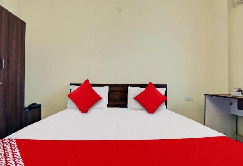 בית מלון כפרי Oyo Flagship Pleasure Inn Near Haiderpur Metro Station