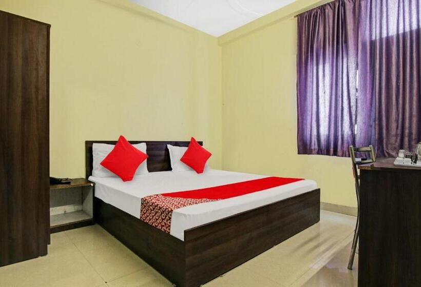 בית מלון כפרי Oyo Flagship Pleasure Inn Near Haiderpur Metro Station