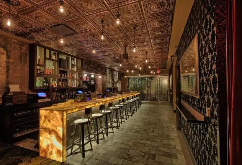 The Metropolitan At The 9