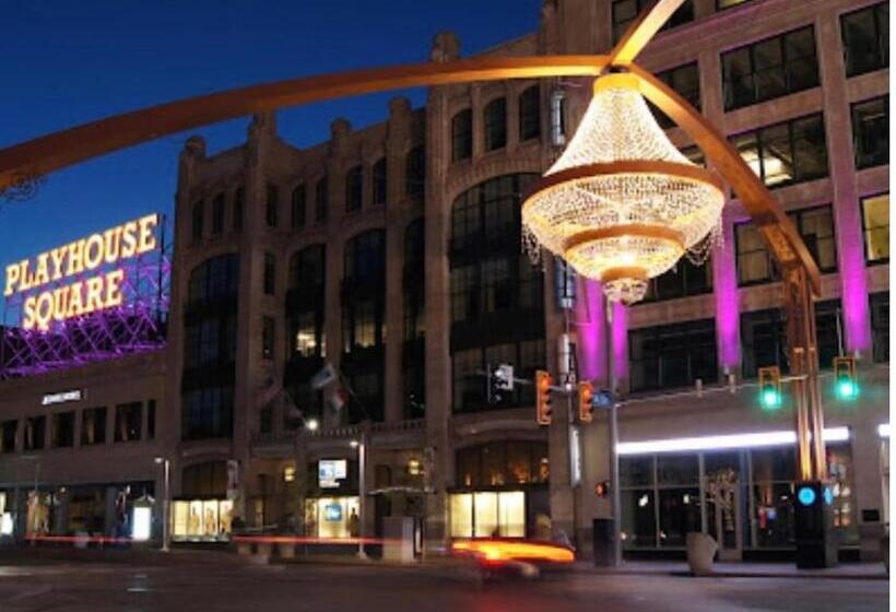 The Metropolitan At The 9