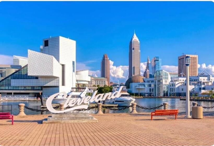 The Metropolitan At The 9